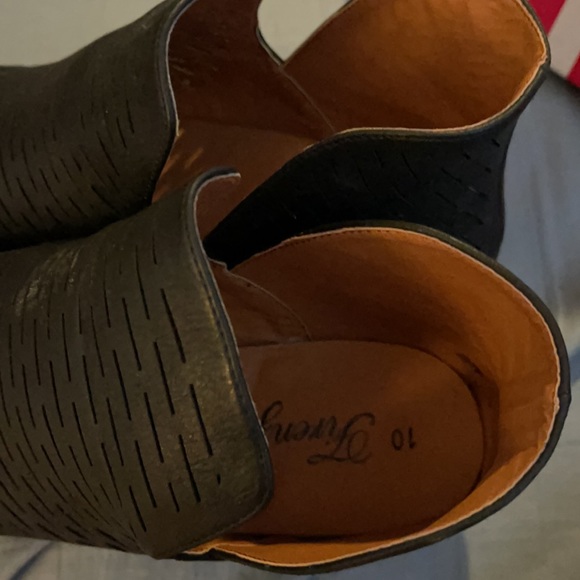 Shortie boots open weave kept in box - Picture 2 of 3